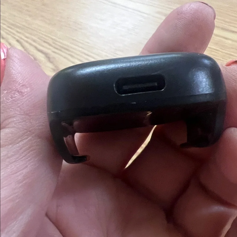 WHOOP 4.0 Battery Pack Charger - Portable & Water-Resistant - No Cord - Picture 4 of 5